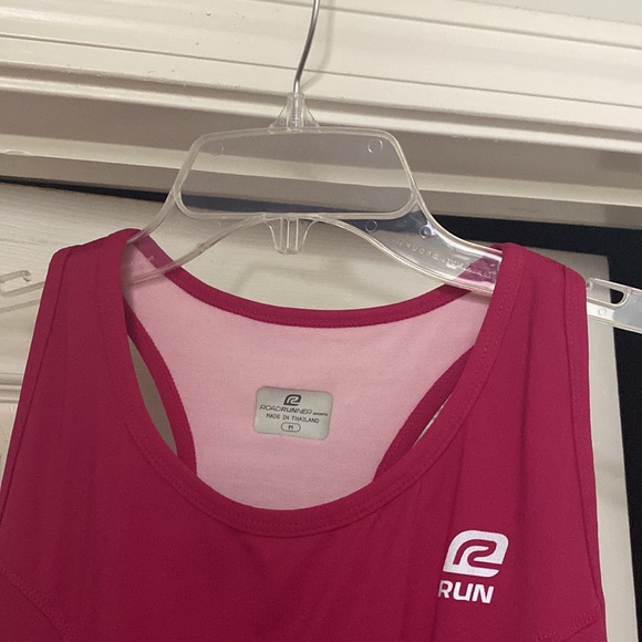 Roadrunner Sports Active Tank. Color: Pink Size M - Picture 2 of 2